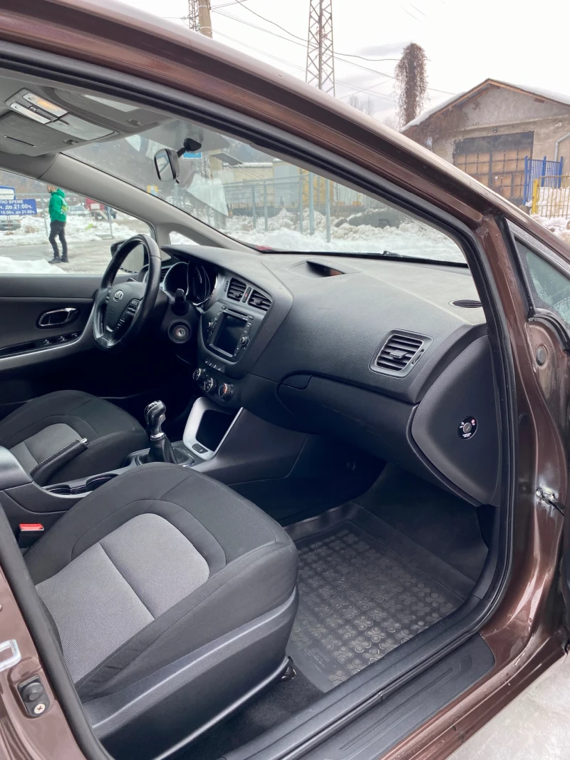 Kia Ceed 1.6 CRDi 128hp NAVI, снимка 9 - Автомобили и джипове - 48730826