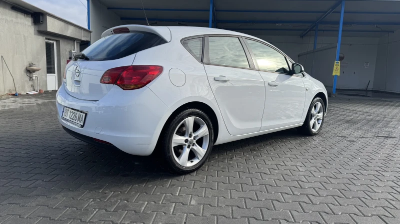 Opel Astra J, снимка 4 - Автомобили и джипове - 49282096