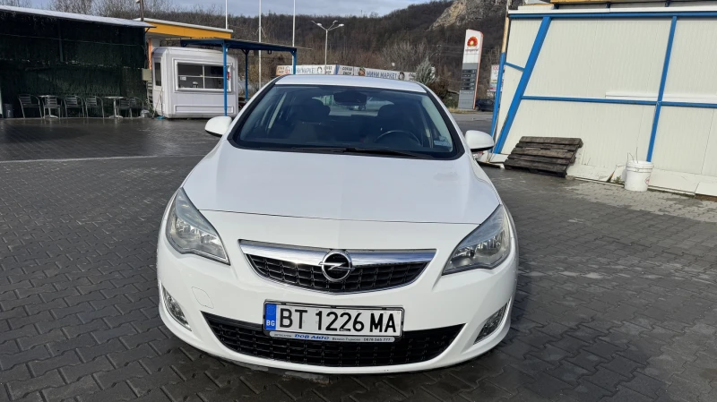 Opel Astra J, снимка 9 - Автомобили и джипове - 49282096