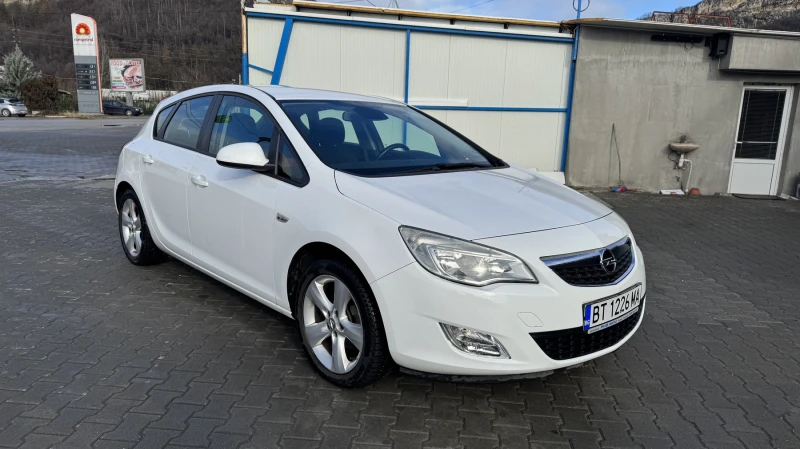 Opel Astra J, снимка 2 - Автомобили и джипове - 49282096