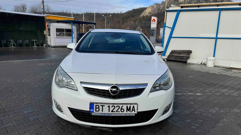 Opel Astra J, снимка 1 - Автомобили и джипове - 49282096