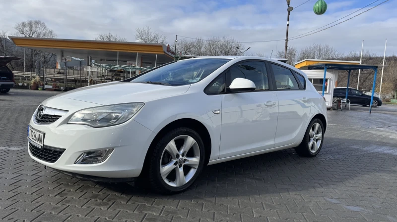 Opel Astra J, снимка 8 - Автомобили и джипове - 49282096