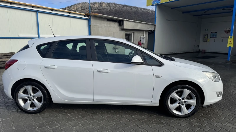 Opel Astra J, снимка 3 - Автомобили и джипове - 49282096