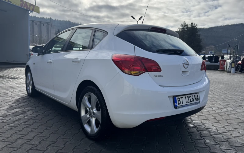 Opel Astra J, снимка 6 - Автомобили и джипове - 49282096