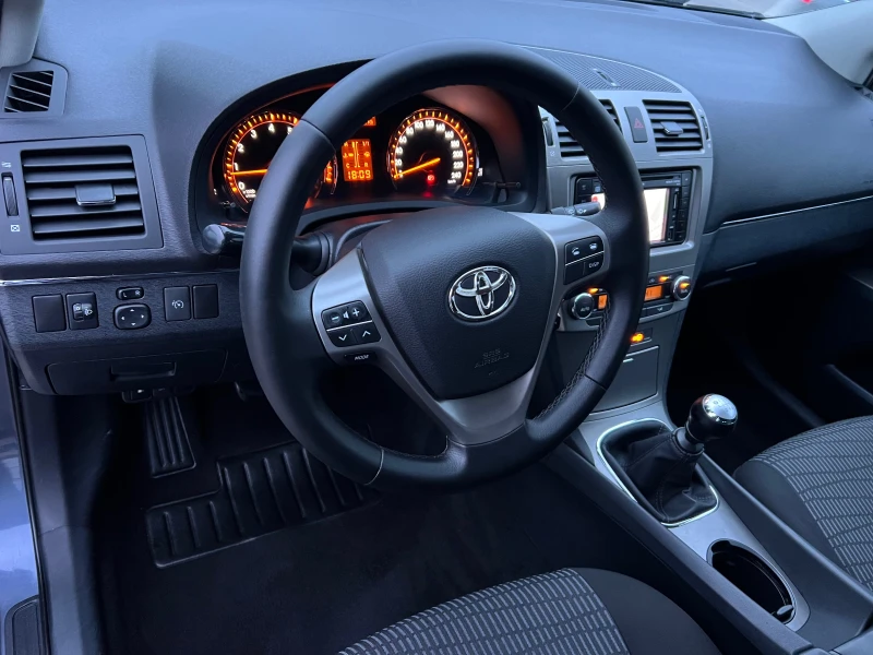 Toyota Avensis 1.8 FULL, снимка 11 - Автомобили и джипове - 49304989