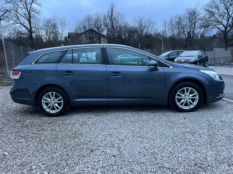 Toyota Avensis 1.8 FULL, снимка 7 - Автомобили и джипове - 49304989