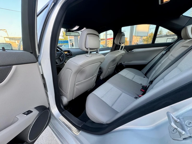 Mercedes-Benz C 280 V6 AMG Line, снимка 13 - Автомобили и джипове - 51281869