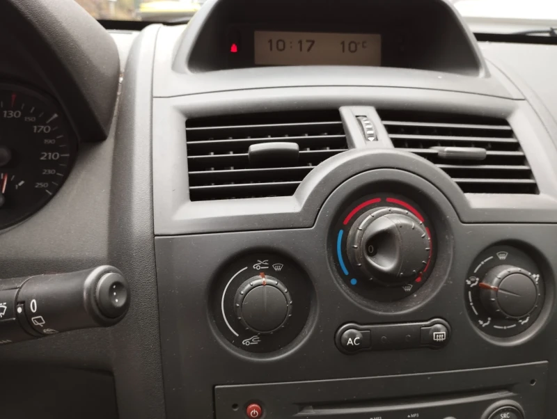 Renault Megane, снимка 5 - Автомобили и джипове - 52353599