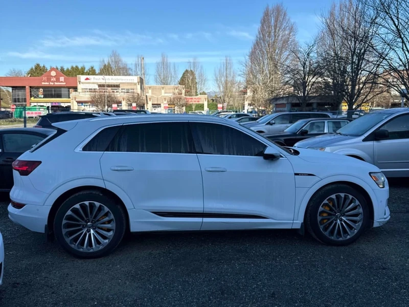 Audi E-Tron 2019 Technik * CARFAX * БЕЗ ПЪРВОНАЧАЛНА ВНОСКА, снимка 4 - Автомобили и джипове - 53132153