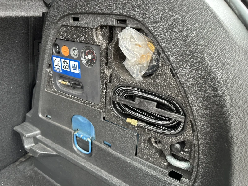 Opel Corsa Black Edition, снимка 10 - Автомобили и джипове - 53477232