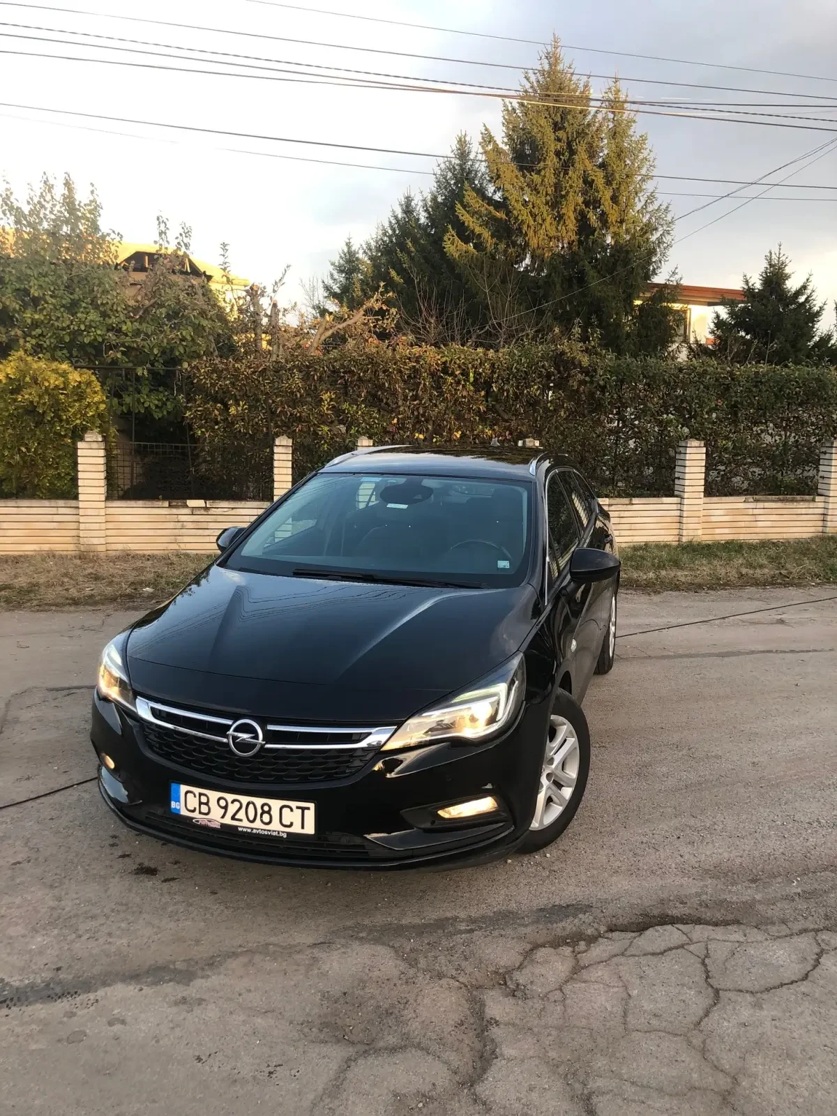 Opel Astra Sports Tourer, снимка 1