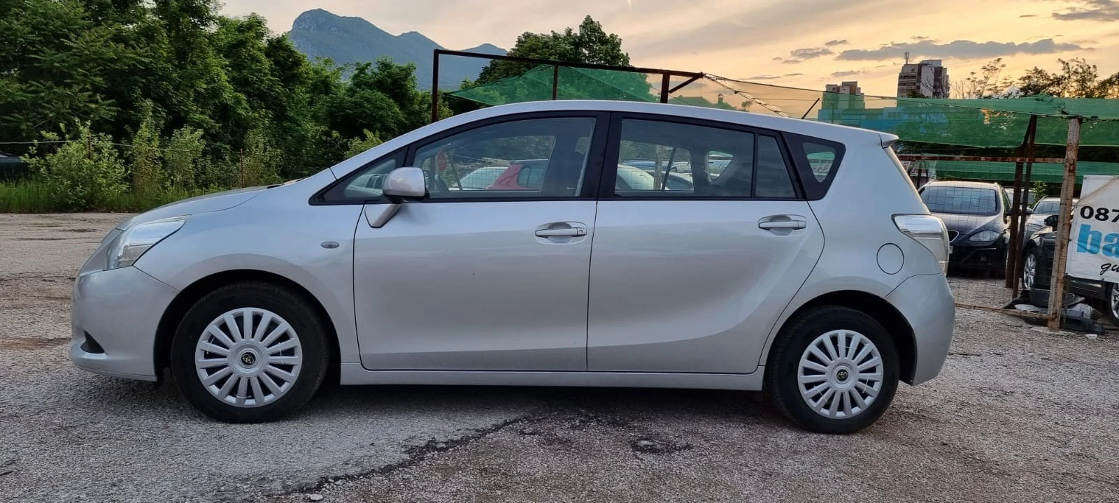 Toyota Verso 2.0 D-4D - изображение 4