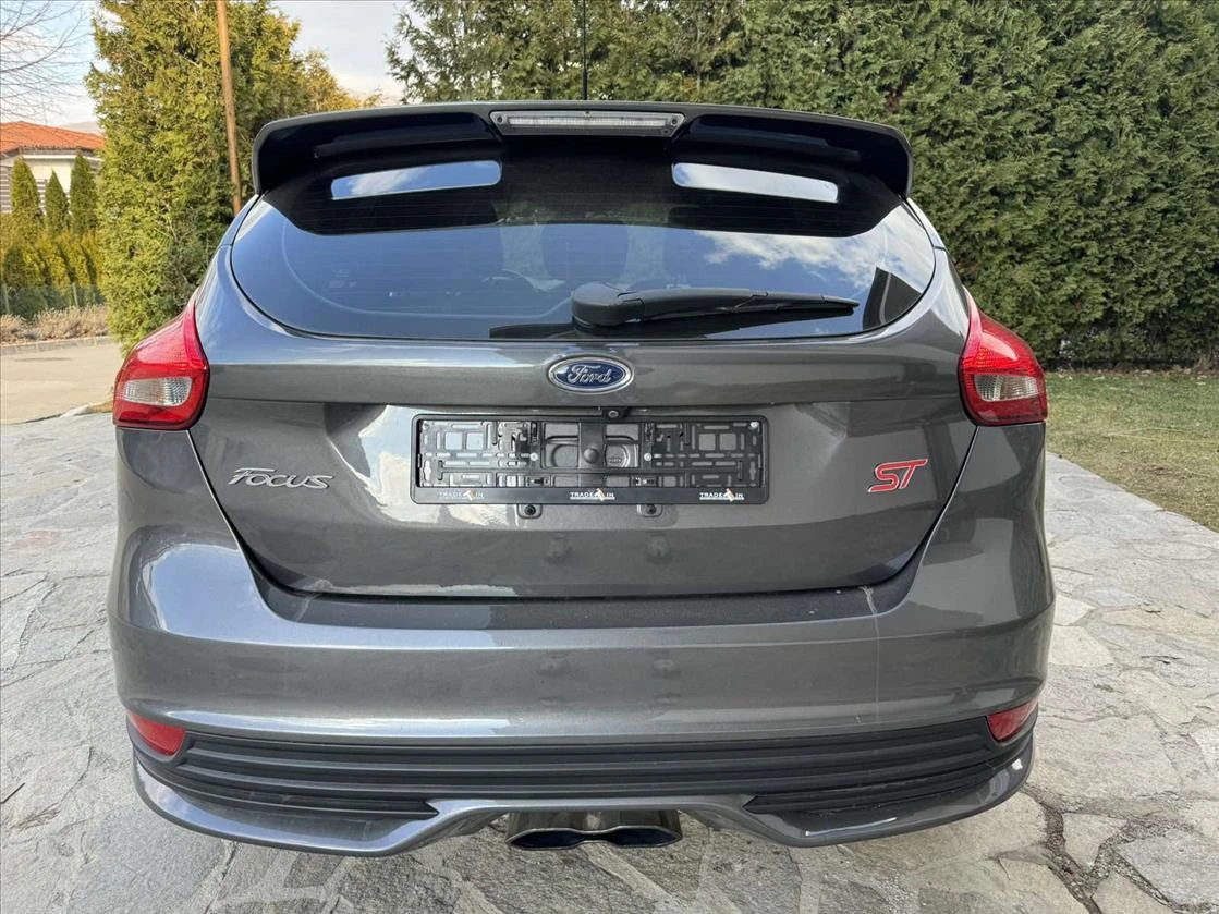 Ford Focus ST 2.0i - изображение 5