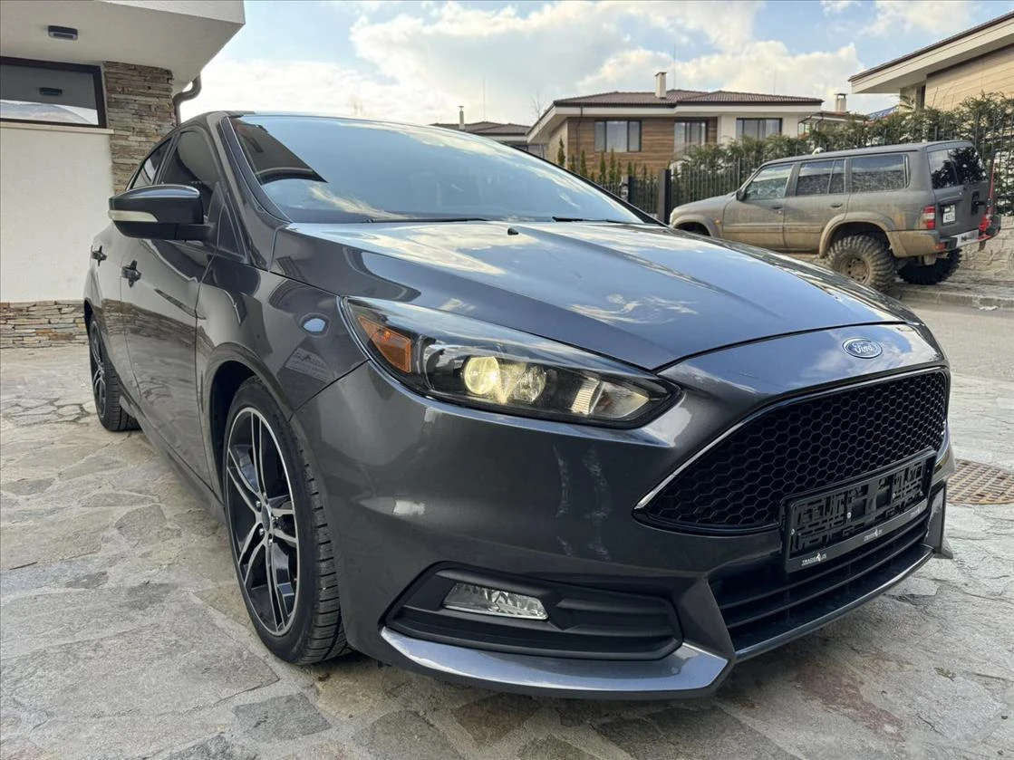 Ford Focus ST 2.0i - изображение 3