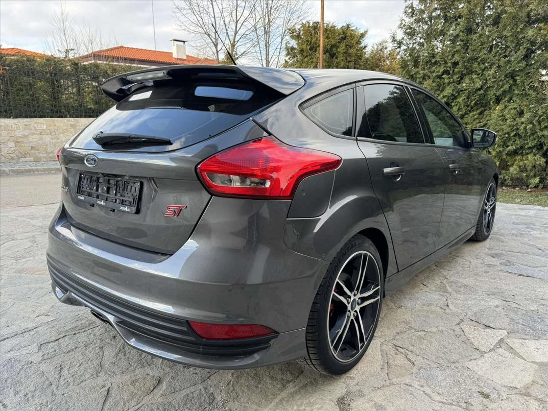 Ford Focus ST 2.0i - изображение 4