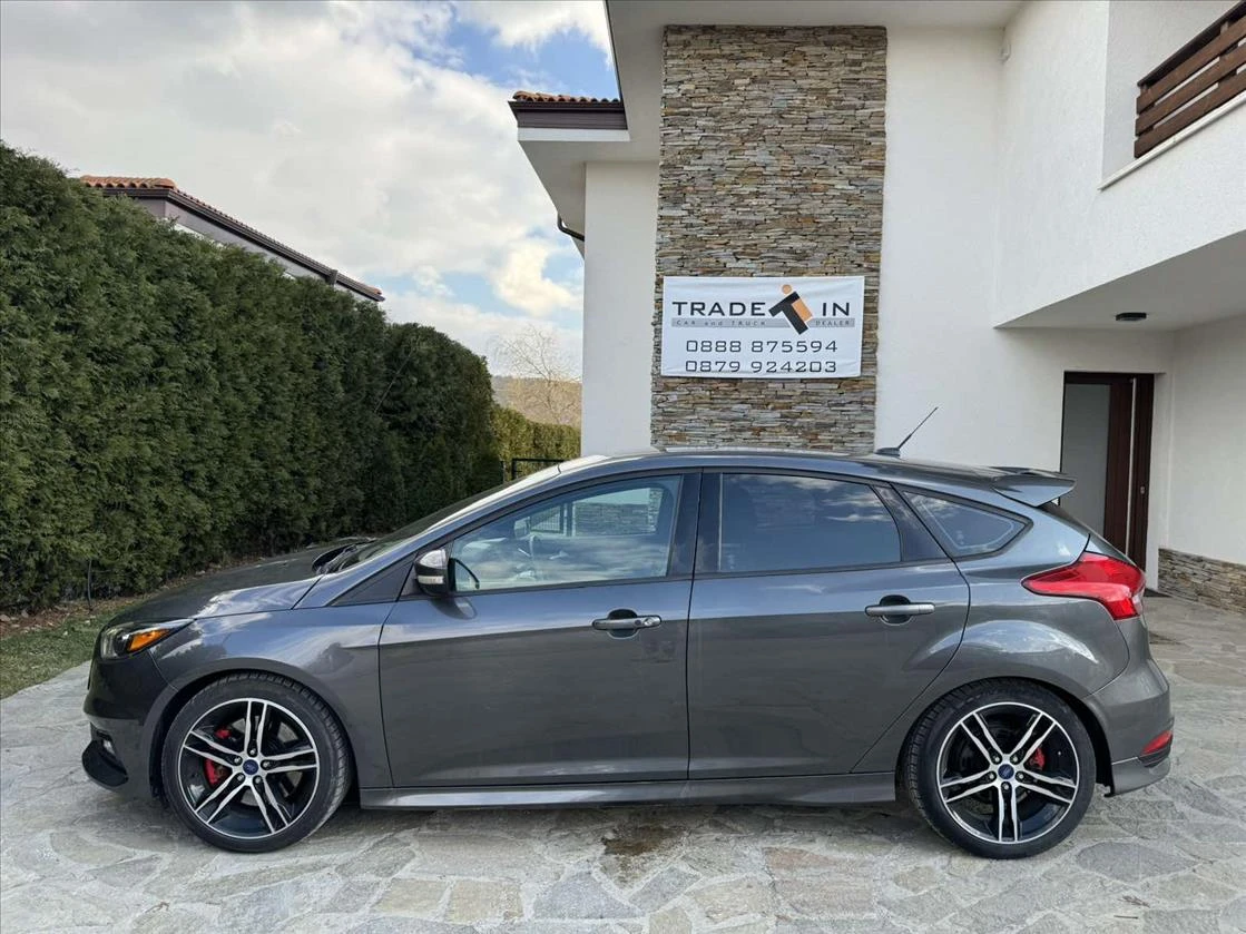 Ford Focus ST 2.0i - изображение 8