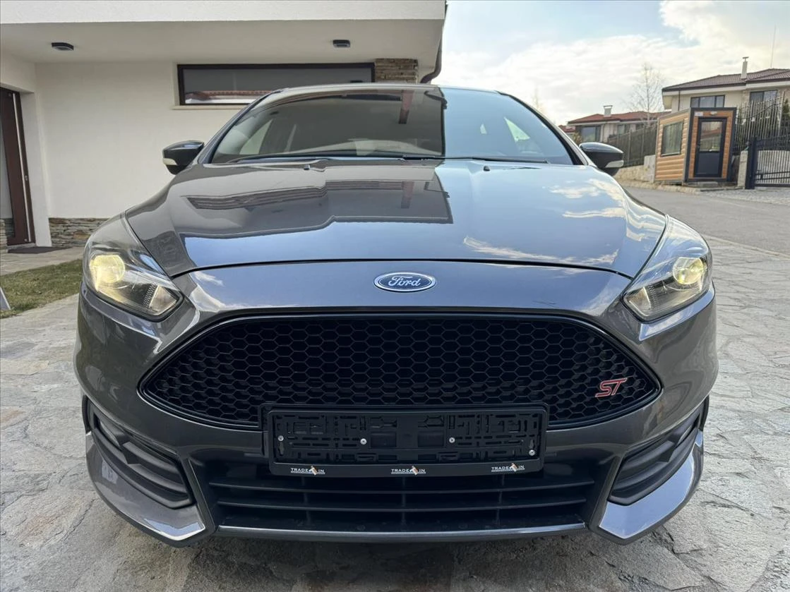 Ford Focus ST 2.0i - изображение 2