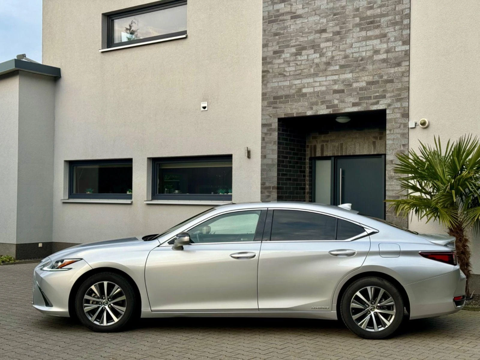 Lexus ES 300 Служебна - изображение 7