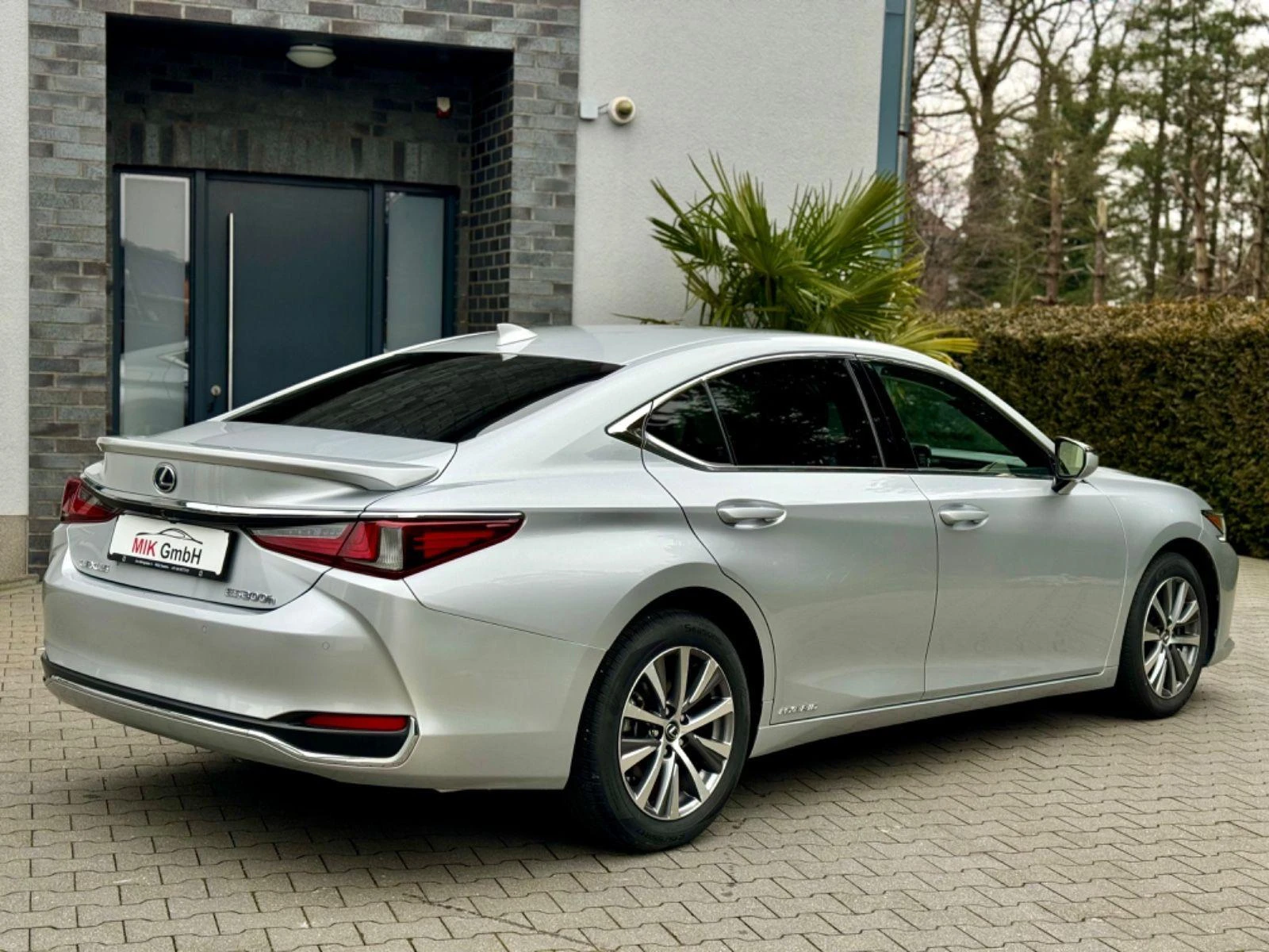 Lexus ES 300 Служебна - изображение 2