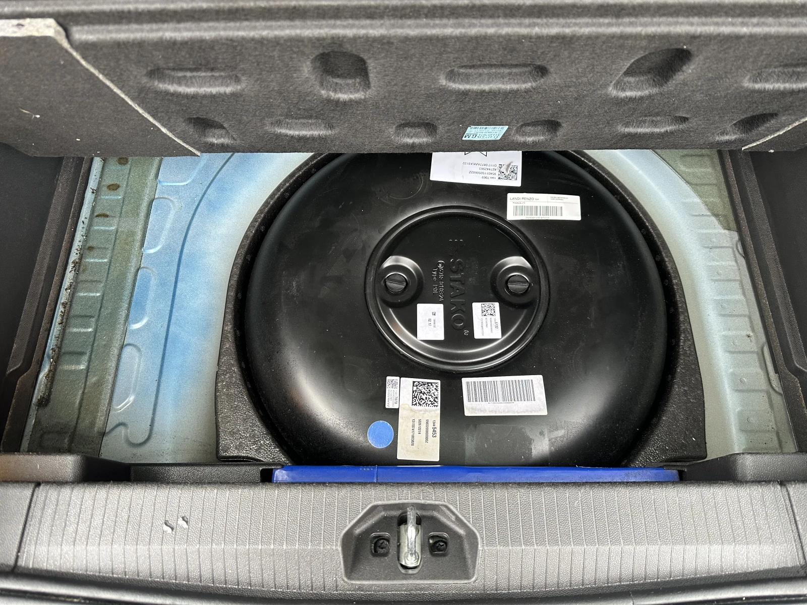 Opel Corsa Black Edition - изображение 9