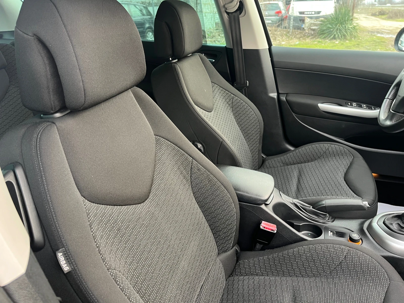 Peugeot 308 1.6HDI-109-PANORAMA-ITALIA - изображение 6