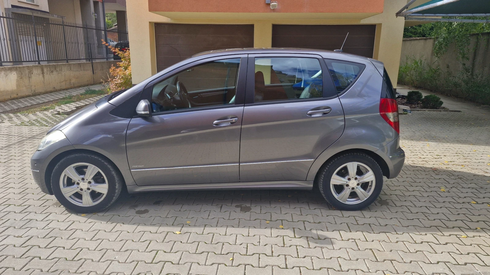 Mercedes-Benz A 180 PREMIUM, снимка 4 - Автомобили и джипове - 54094101