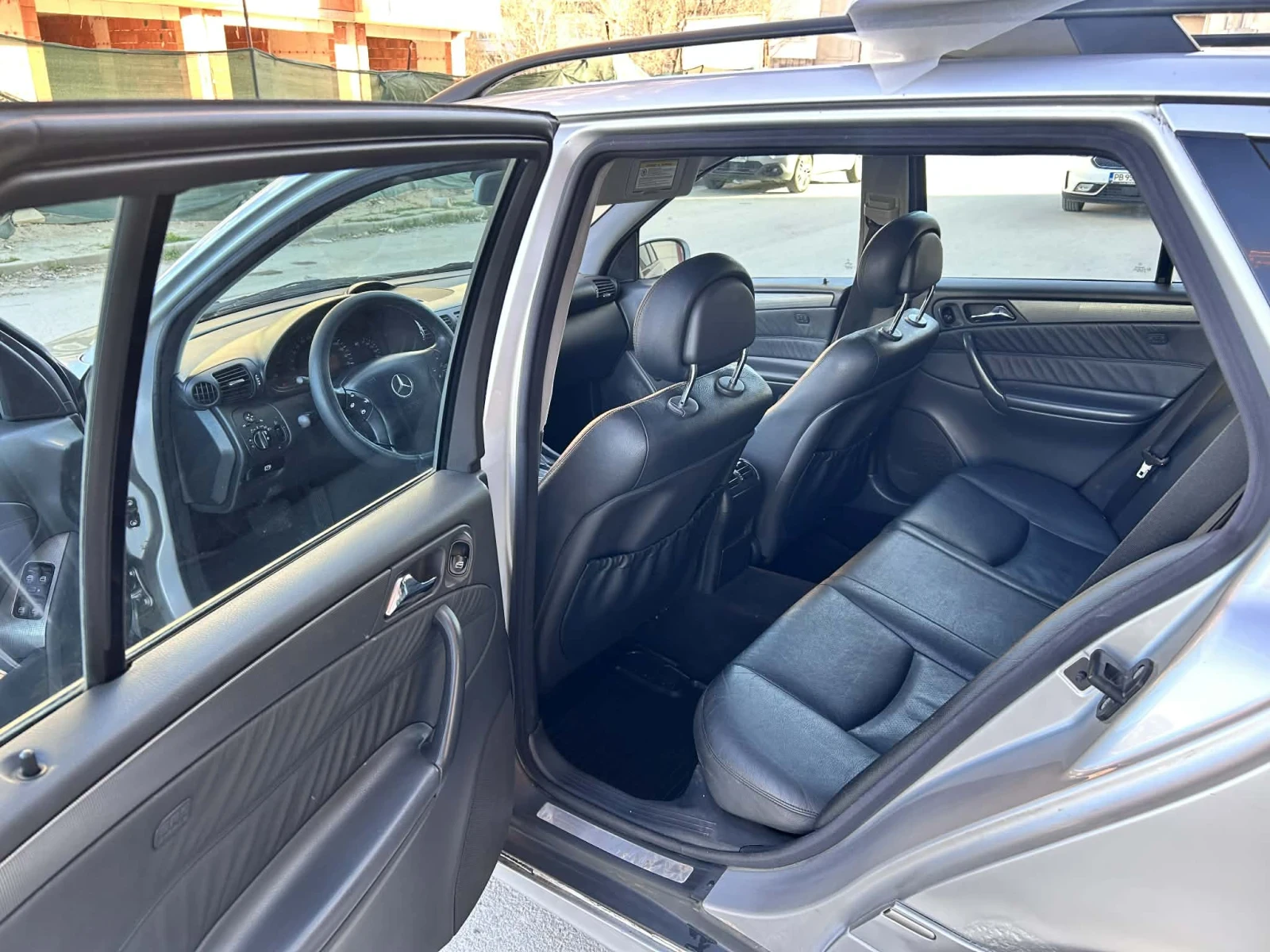 Mercedes-Benz C 240 2.6 V6 Бензин, снимка 9 - Автомобили и джипове - 53842656