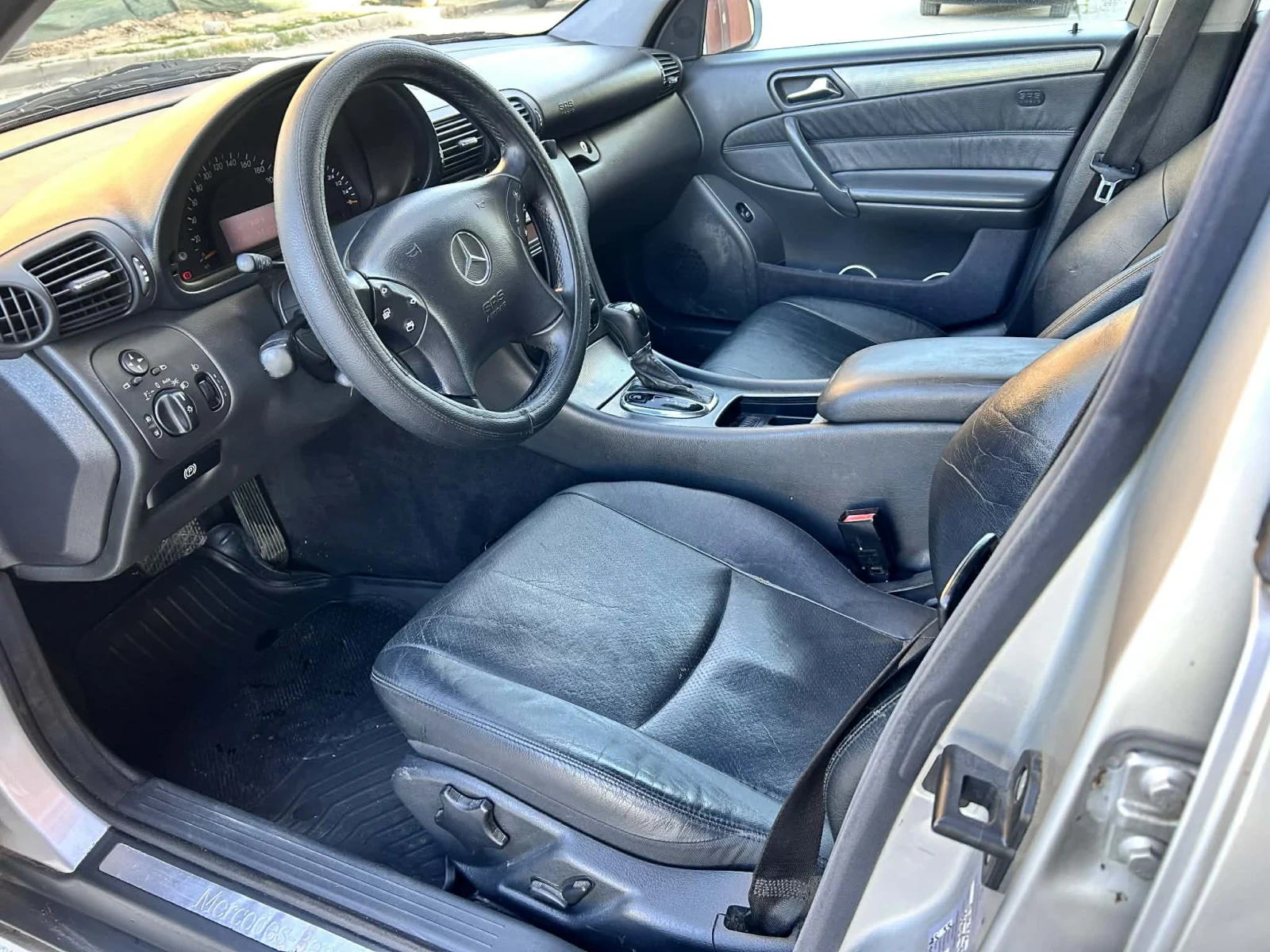 Mercedes-Benz C 240 2.6 V6 Бензин, снимка 8 - Автомобили и джипове - 53842656