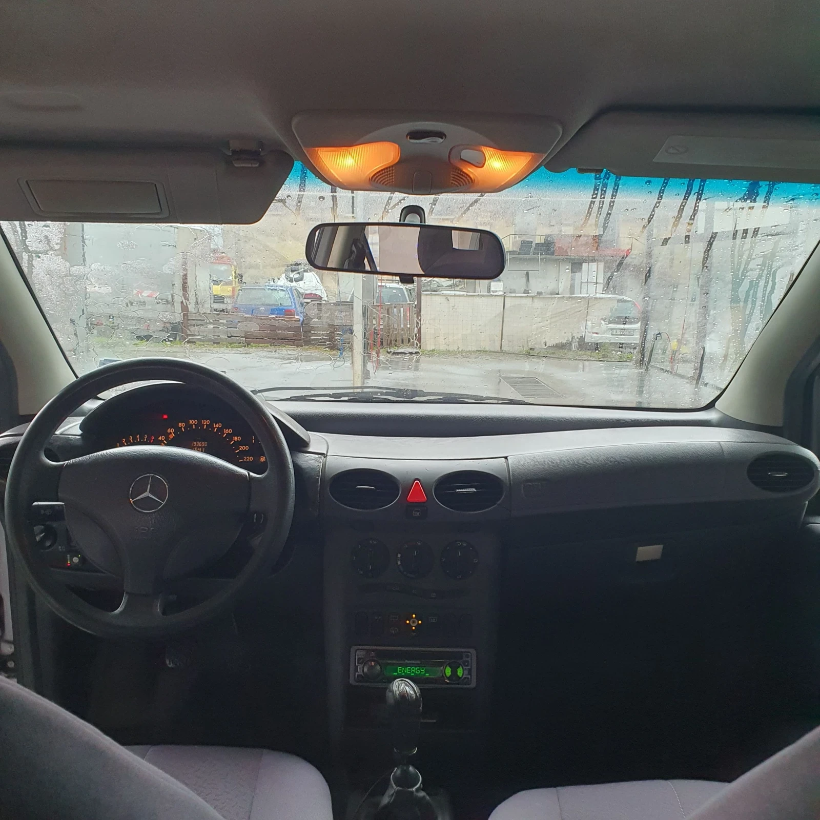 Mercedes-Benz A 140 Classic 1.4i Газ/Бензин, снимка 11 - Автомобили и джипове - 53972121