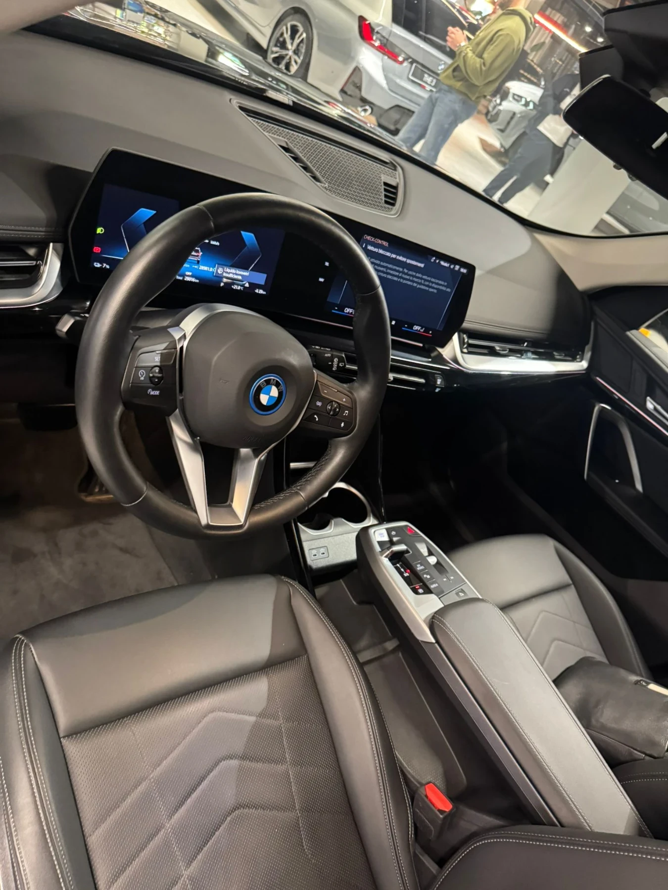 BMW iX1 eDrive20 ТОП !!, снимка 15 - Автомобили и джипове - 54045727