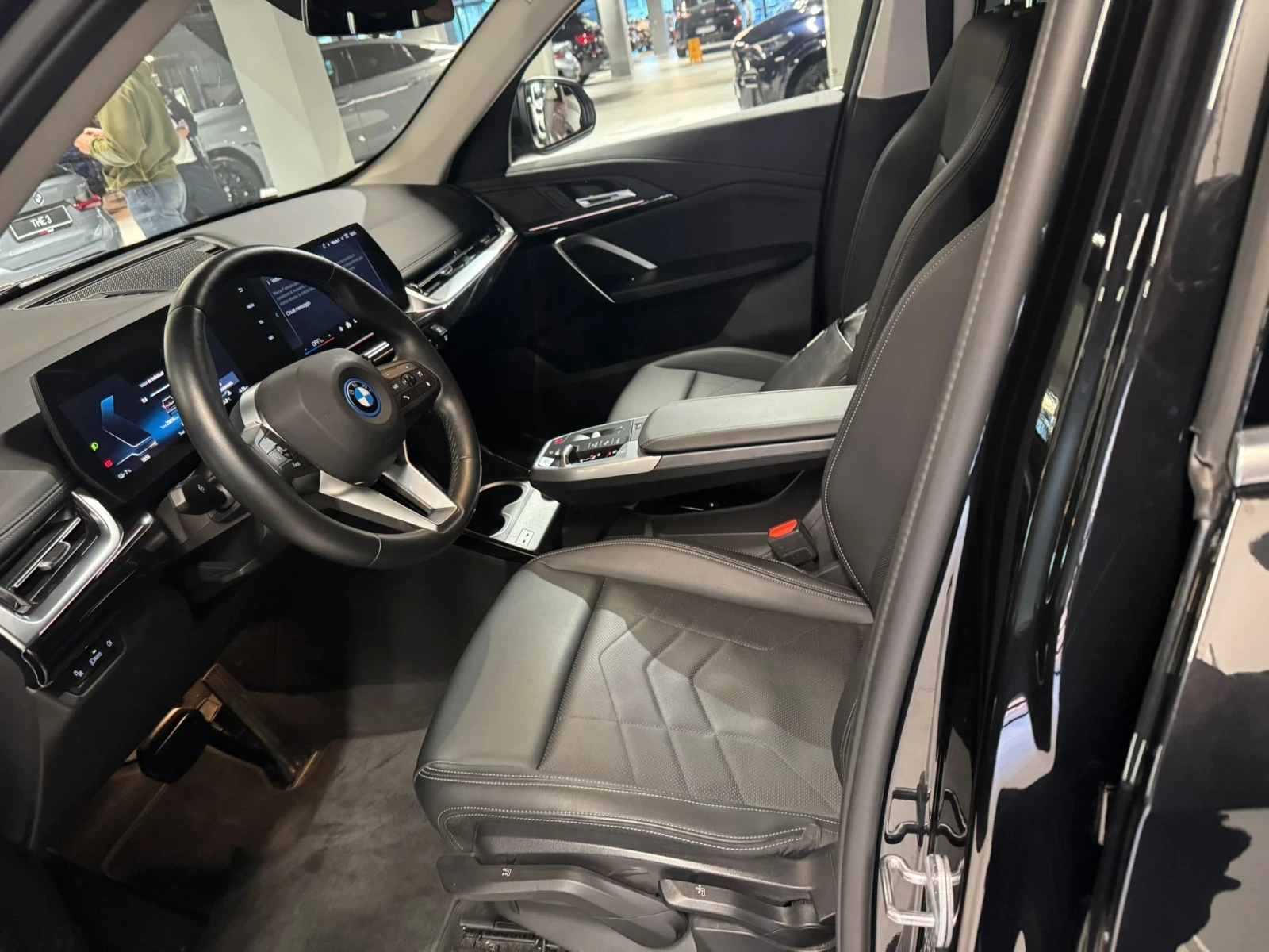 BMW iX1 eDrive20 ТОП !!, снимка 9 - Автомобили и джипове - 54045727