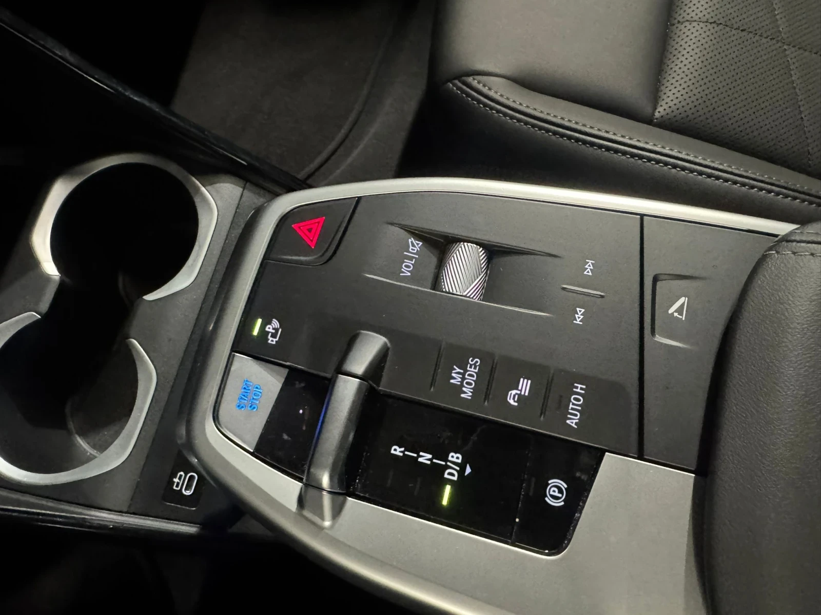 BMW iX1 eDrive20 ТОП !!, снимка 10 - Автомобили и джипове - 54045727