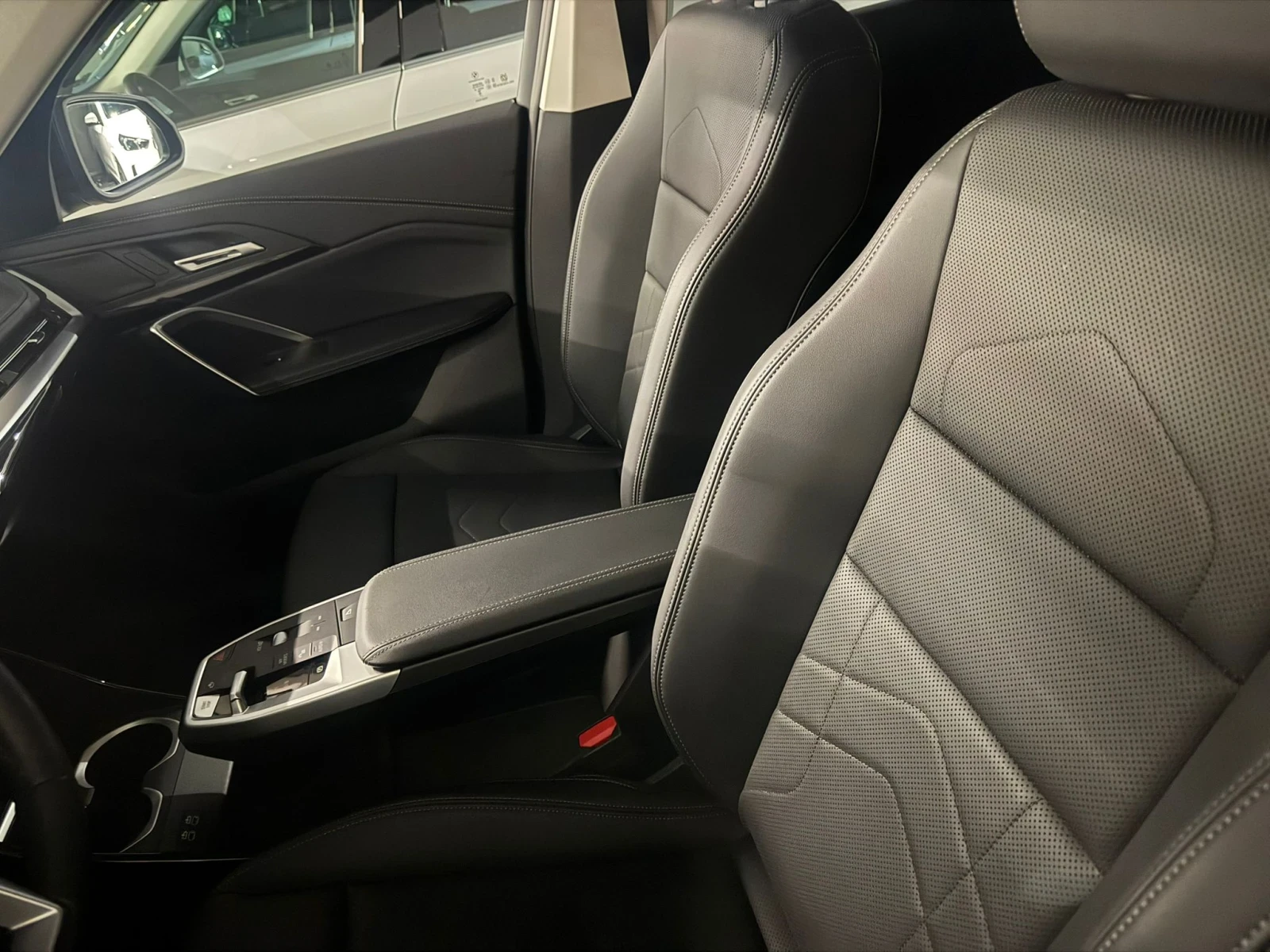 BMW iX1 eDrive20 ТОП !!, снимка 8 - Автомобили и джипове - 54045727