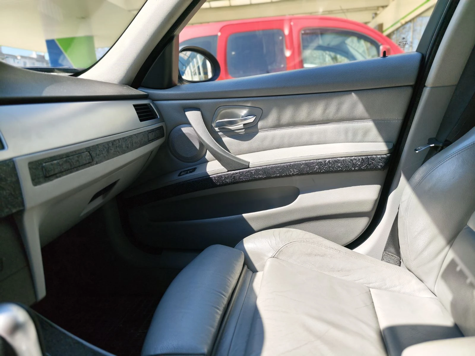 BMW 330 330 xi, снимка 10 - Автомобили и джипове - 54152110