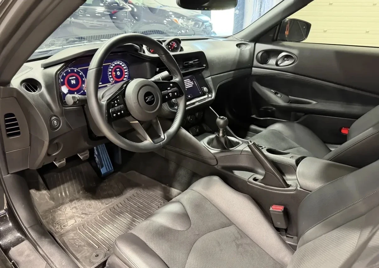 Nissan 370Z РЪЧКА * СТОКОВ * 5000КМ * CARFAX * , снимка 7 - Автомобили и джипове - 54702595