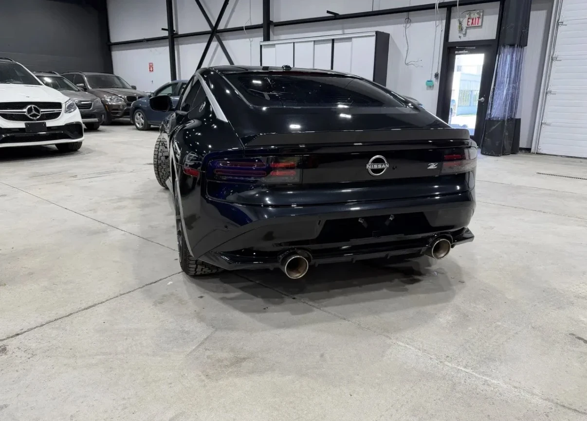 Nissan 370Z РЪЧКА * СТОКОВ * 5000КМ * CARFAX * , снимка 3 - Автомобили и джипове - 54702595