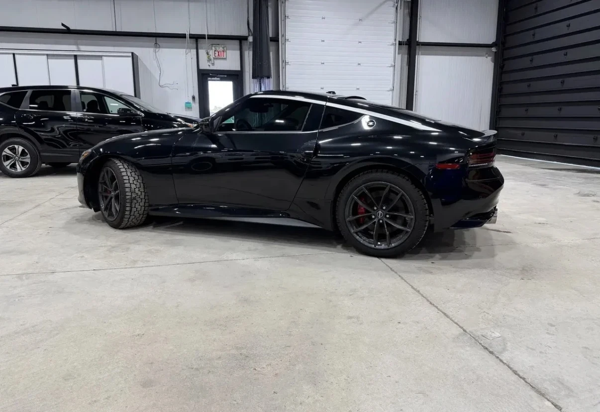 Nissan 370Z РЪЧКА * СТОКОВ * 5000КМ * CARFAX * , снимка 2 - Автомобили и джипове - 54702595