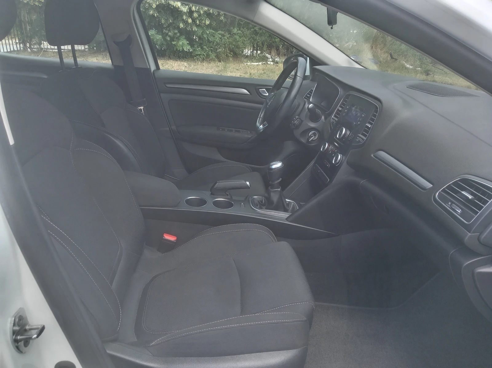 Renault Megane 1.33 Tce 140, снимка 8 - Автомобили и джипове - 55102823