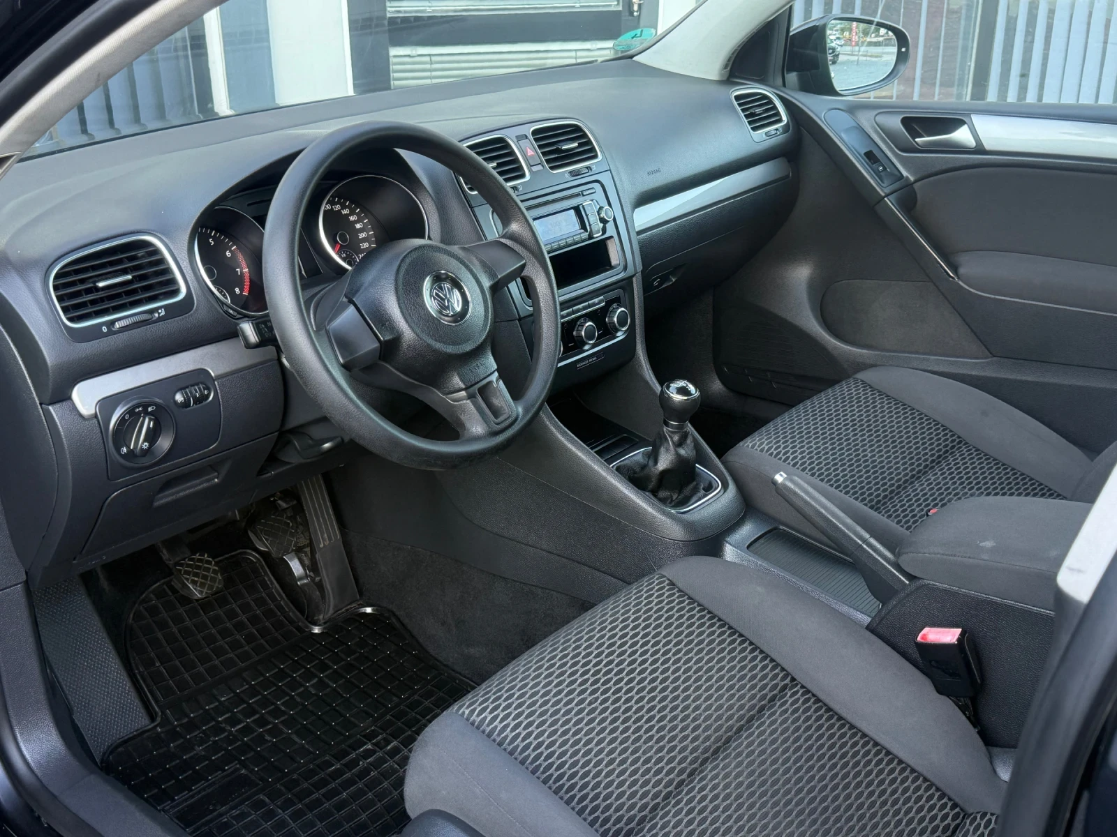 VW Golf 1.4i, снимка 6 - Автомобили и джипове - 55848572
