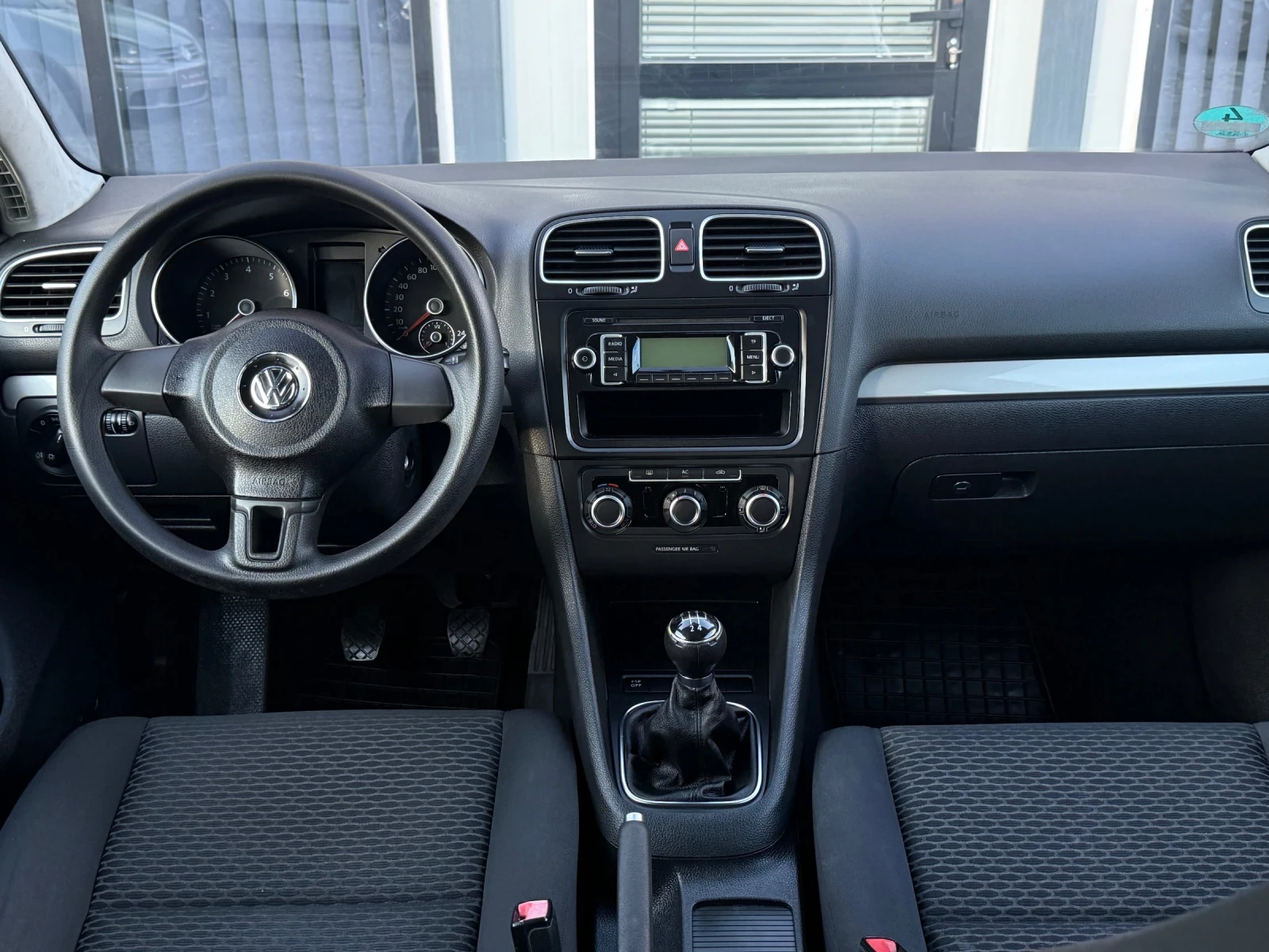 VW Golf 1.4i, снимка 10 - Автомобили и джипове - 55848572