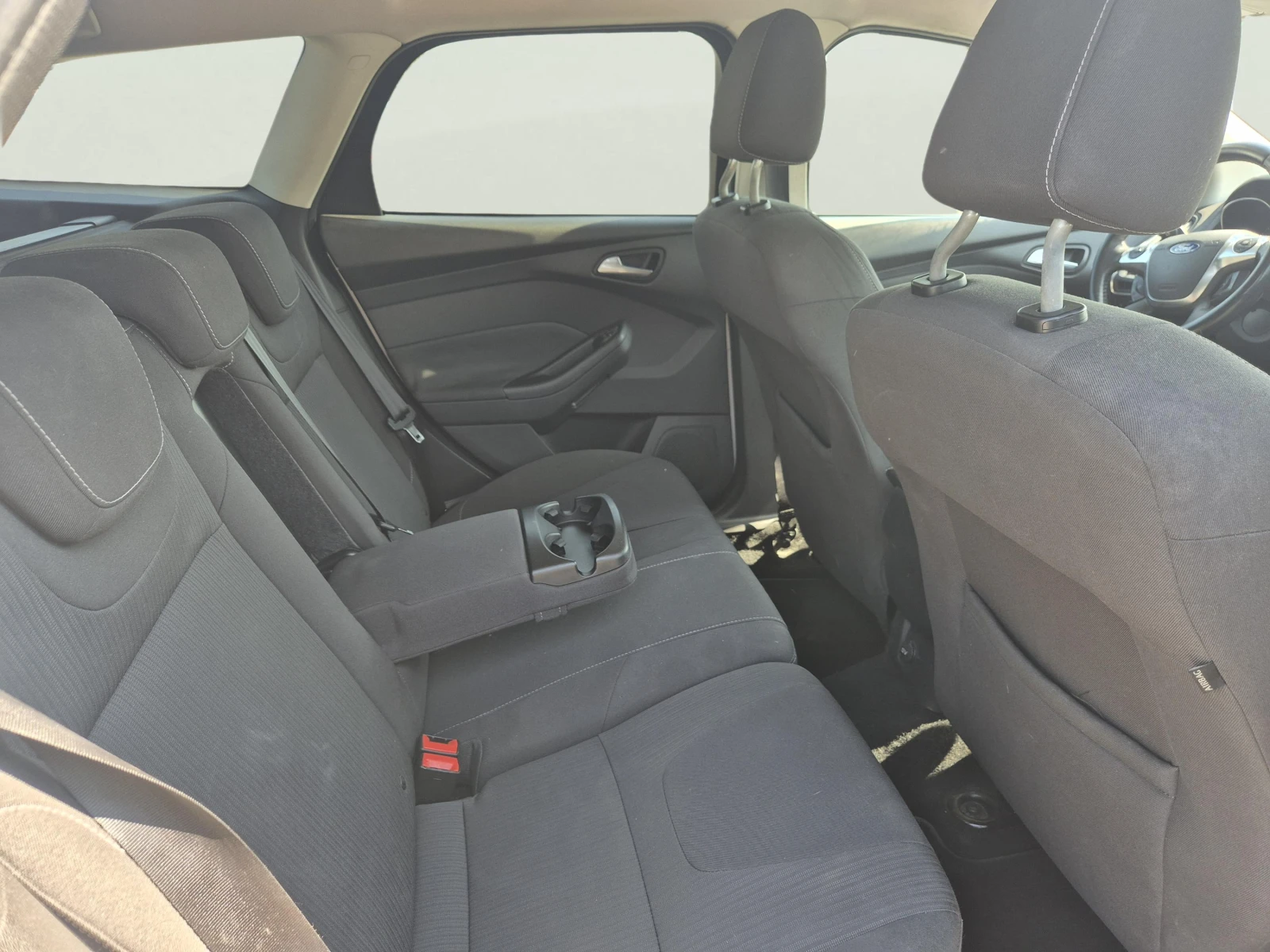 Ford Focus 1.6 i, снимка 9 - Автомобили и джипове - 55944871