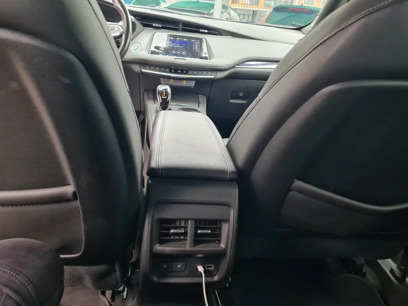 Cadillac XT4 350t, снимка 13 - Автомобили и джипове - 52560969
