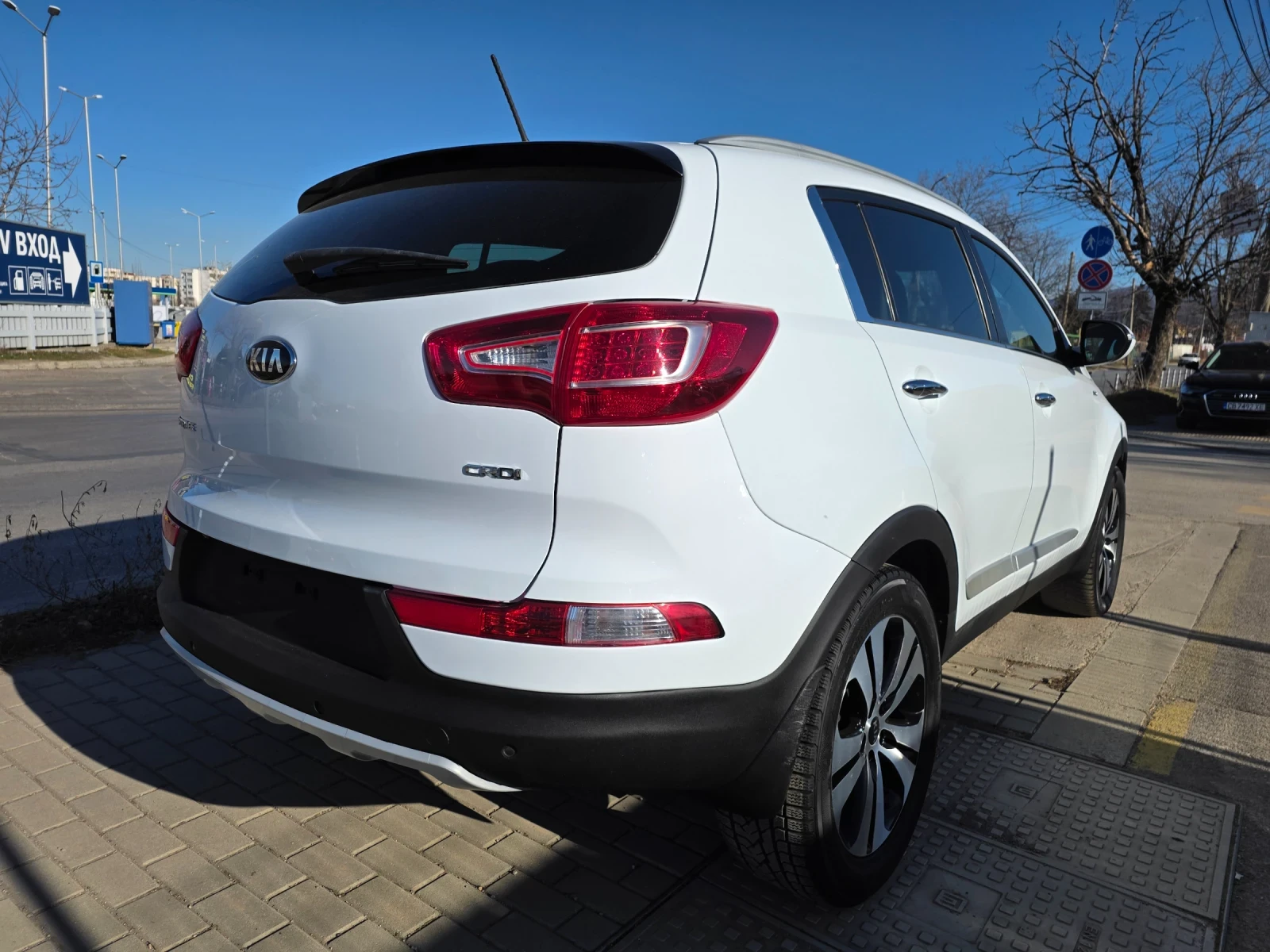 Kia Sportage 122x.km 2.0CRDI R AWD 184k.s - КАТО НОВА !!! - изображение 4