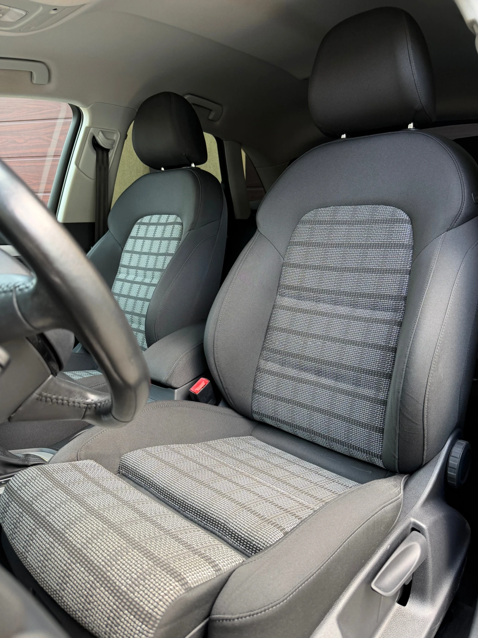 Audi Q3 2.0TDI/4x4, снимка 8 - Автомобили и джипове - 55790880