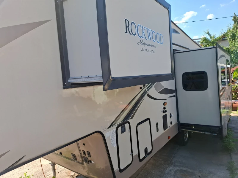 Каравана Rockwood Signature ultra lite, снимка 6 - Каравани и кемпери - 46286866