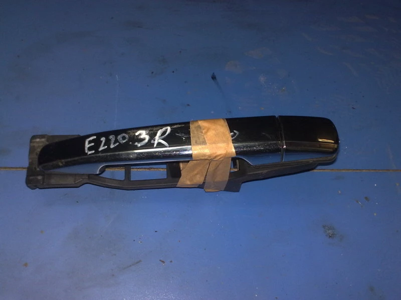 Задна дясна външна дръжка за Мерцедес Е-класа 98г.