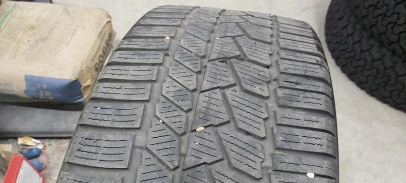 Гуми Зимни 245/40R19, снимка 2 - Гуми и джанти - 34696640