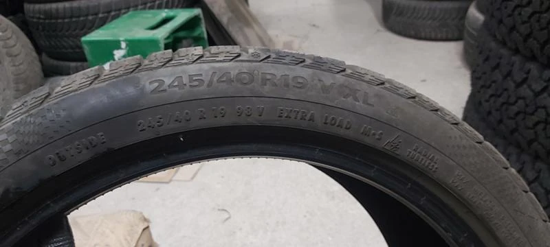 Гуми Зимни 245/40R19, снимка 7 - Гуми и джанти - 34696640