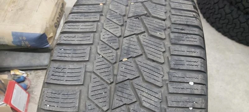 Гуми Зимни 245/40R19, снимка 1 - Гуми и джанти - 34696640