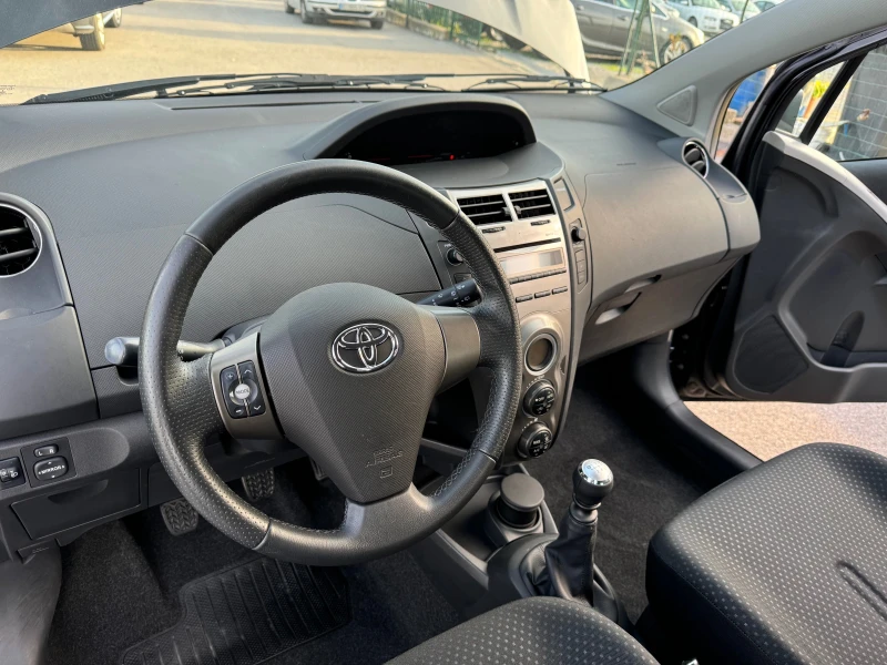 Toyota Yaris 1.3vvti -6 speed, снимка 8 - Автомобили и джипове - 47707321